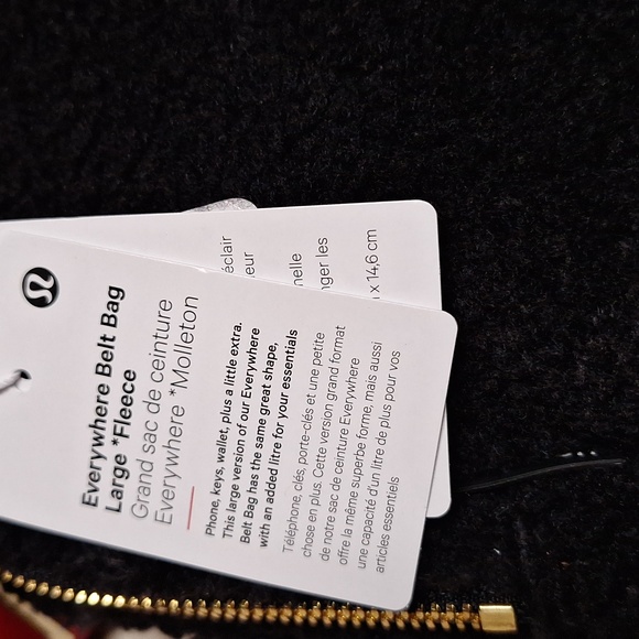 LULULEMON FURRY FLEECE ADJUSTABLE LARGE BLACK WITH GOLD HARDWARE BELT BAG/SLING - Picture 2 of 5